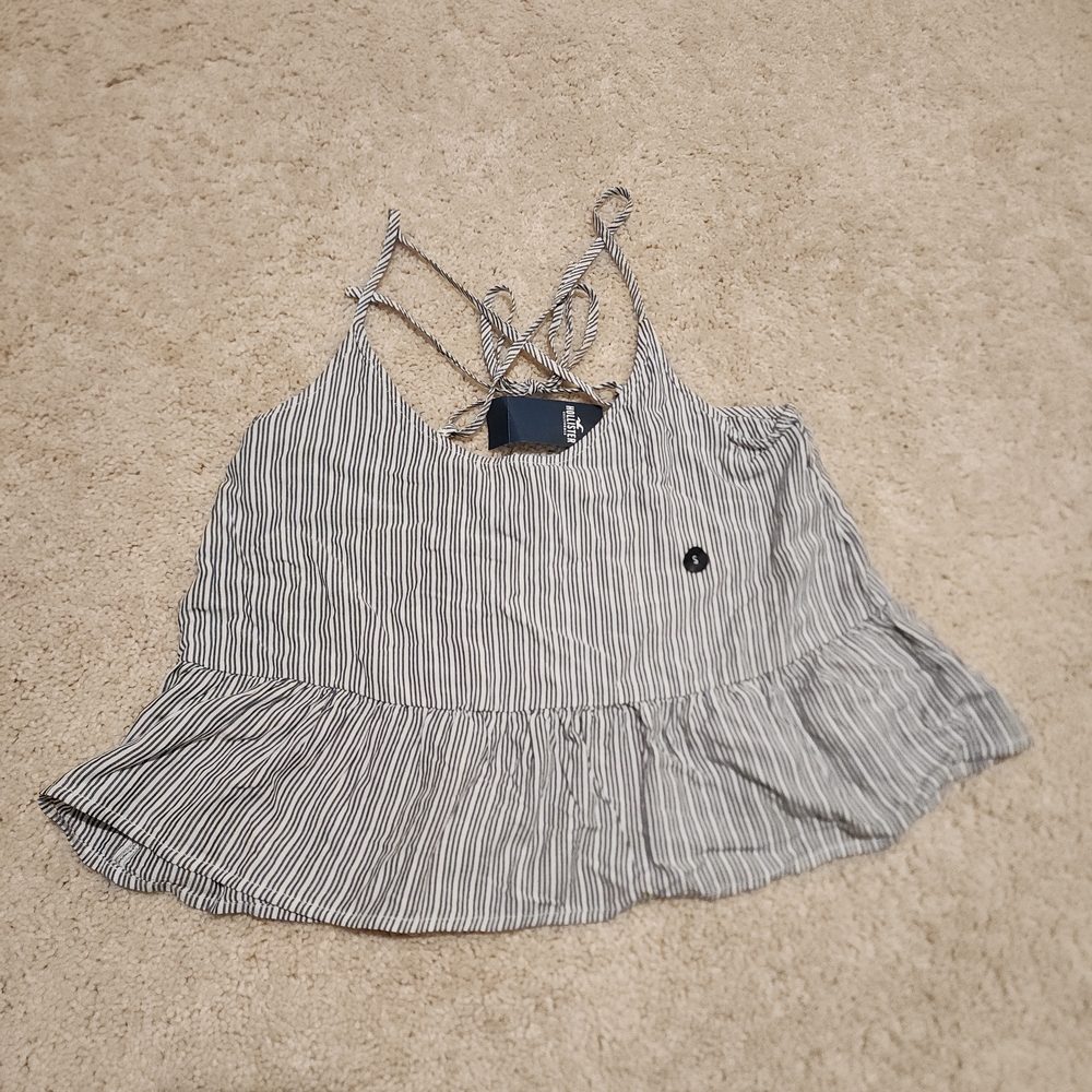 Hollister | Striped Ruffle Tie-Back Crop Tank - Picture 2 of 6